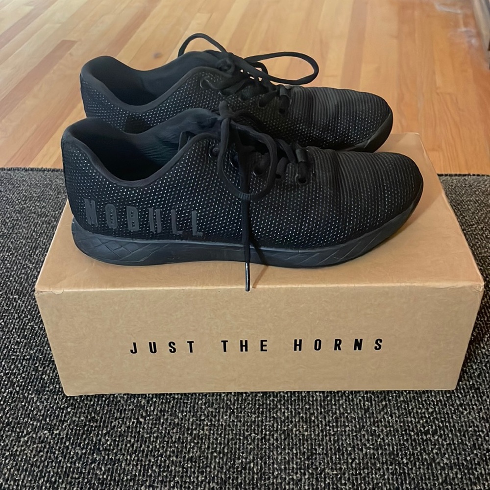 Women’s size 9 black No Bull Trainer